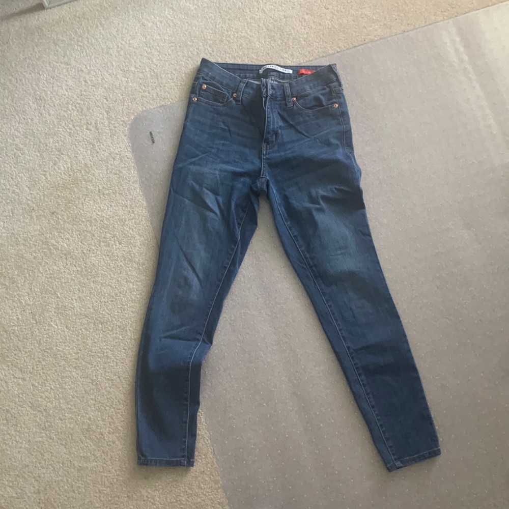 Skinny blue jeans
